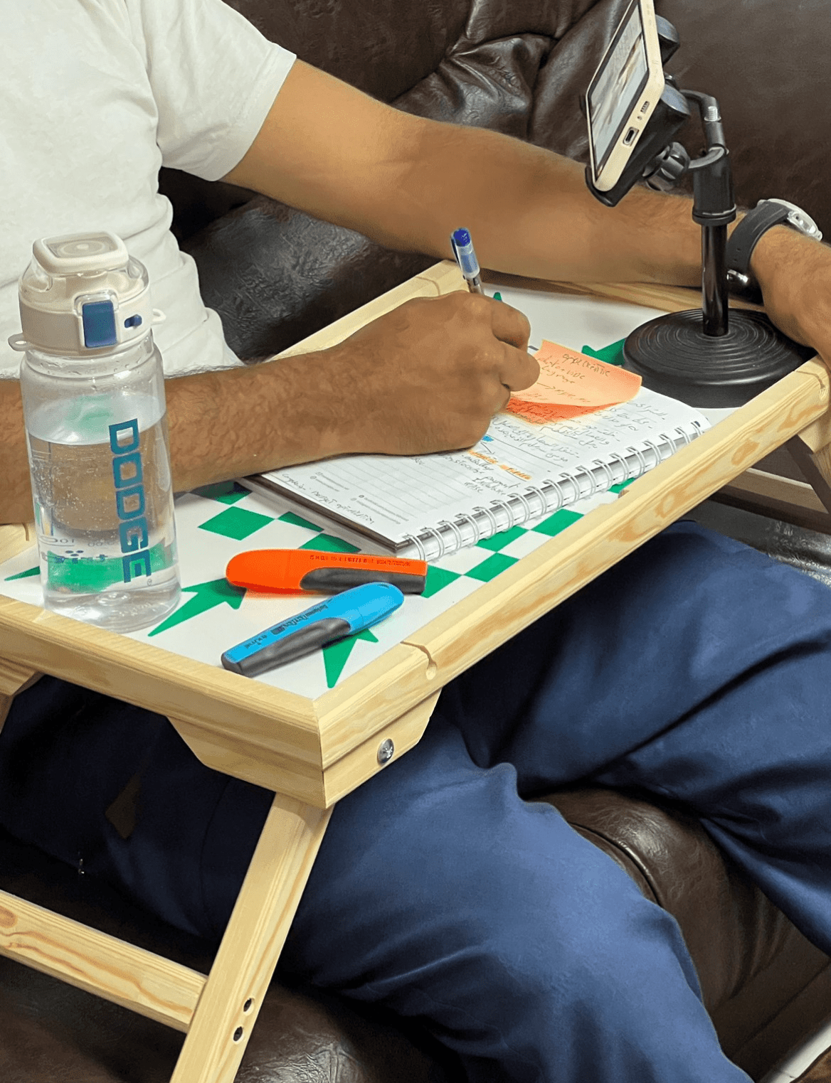 طاولة محمولة قابلة للطي تضم لعبتي sling puck و الدامة طاولة محمولة قابلة للطي تضم لعبتي sling puck و الدامة