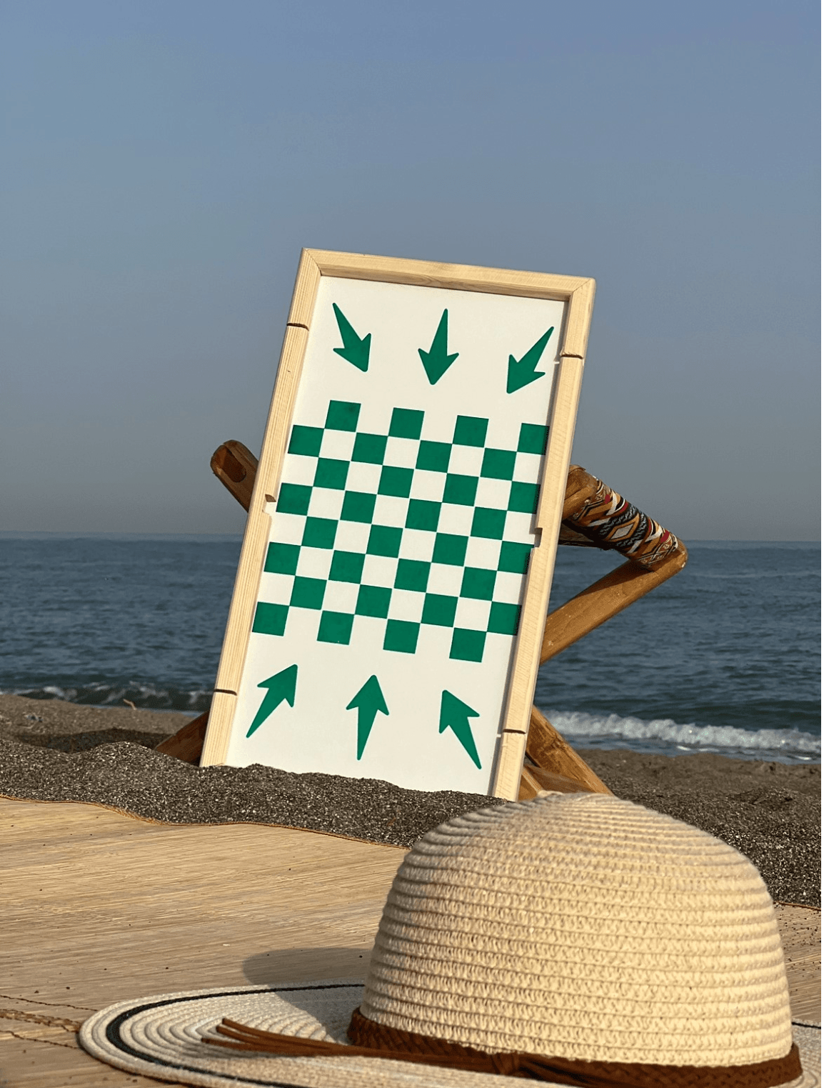 طاولة محمولة قابلة للطي تضم لعبتي sling puck و الدامة طاولة محمولة قابلة للطي تضم لعبتي sling puck و الدامة