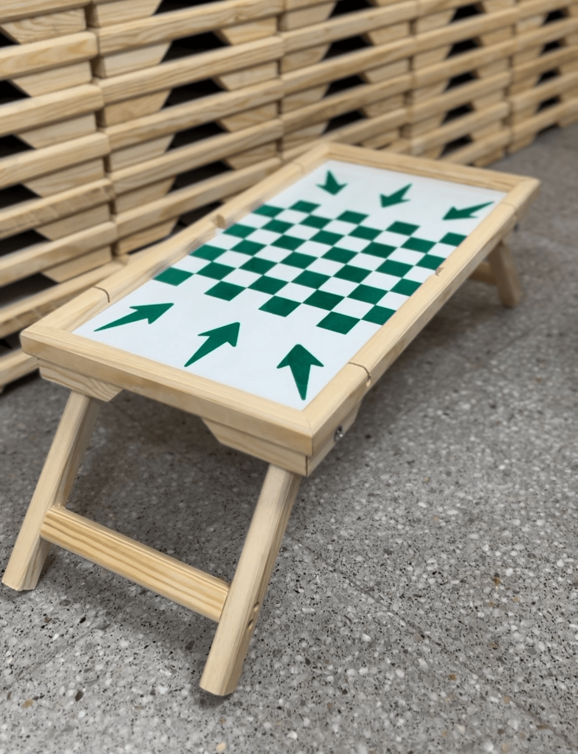 طاولة محمولة قابلة للطي تضم لعبتي sling puck و الدامة طاولة محمولة قابلة للطي تضم لعبتي sling puck و الدامة